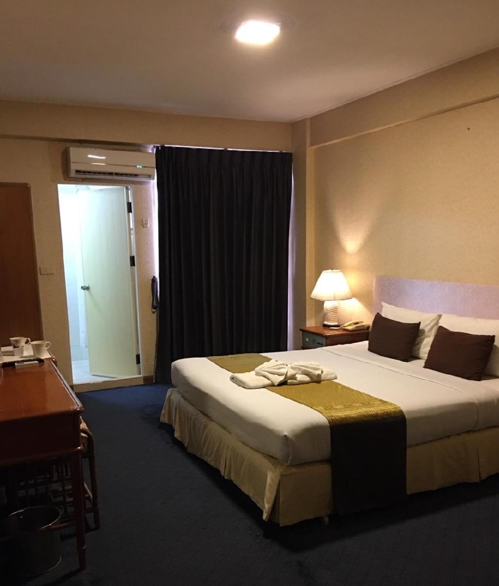 12Pm Bangkok Hotel Luaran gambar
